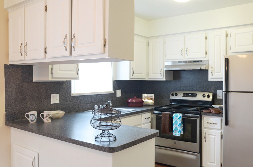 Building Photo - Rivercrest Apartments