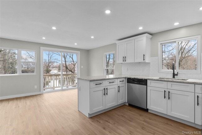 Building Photo - 8 Teatown Ct