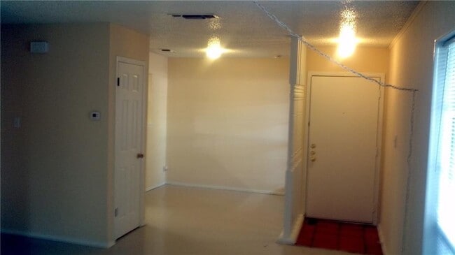 Building Photo - 9410 Quail Meadow Dr