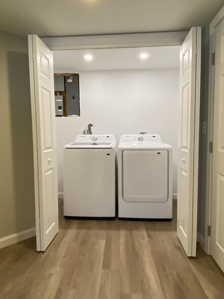 In Unit Washer/Dryer - 84 Tuttle Ln