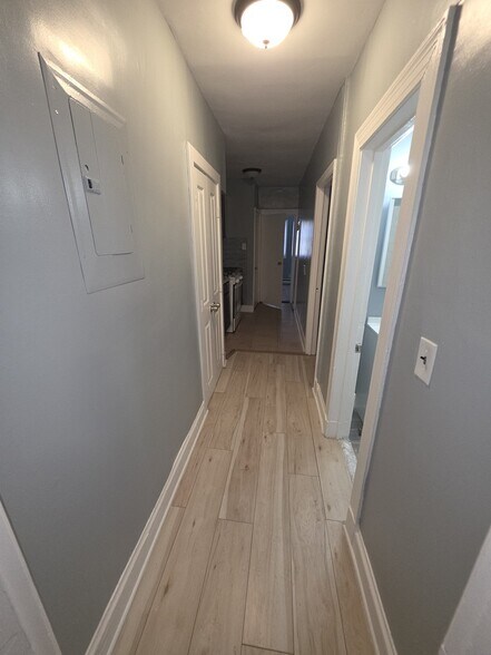 Building Photo - 1212 Holbrook St NE