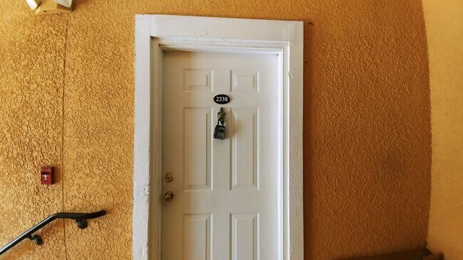 Building Photo - Stylish 2 Bed, 2 Bath Corner Unit in Gated...