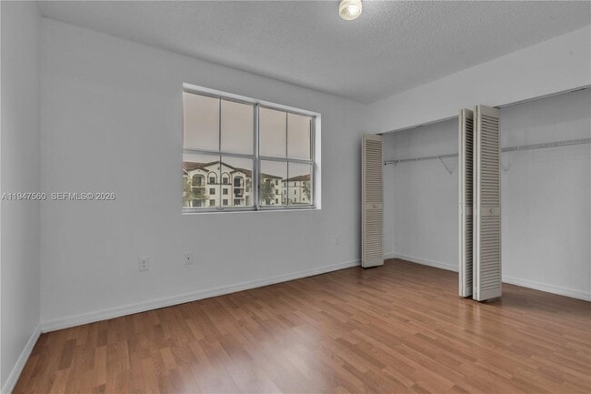 Building Photo - 9193 Fontainebleau Blvd