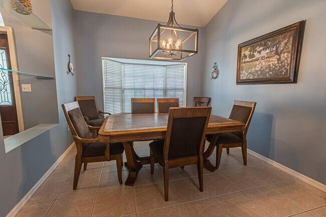 Building Photo - 1193 SW Live Oak Cove