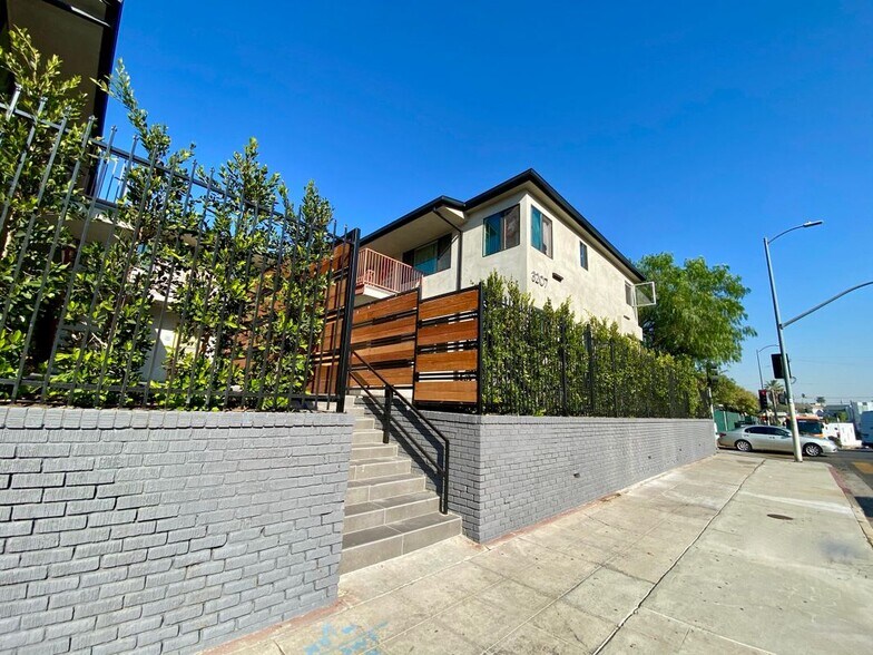 Building Photo - 3207 W 3rd, #1