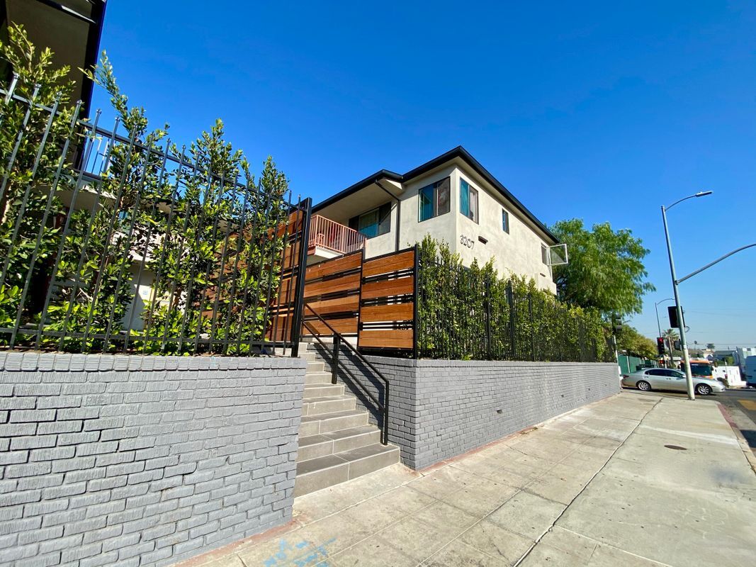 Building Photo - 3207 W 3rd St