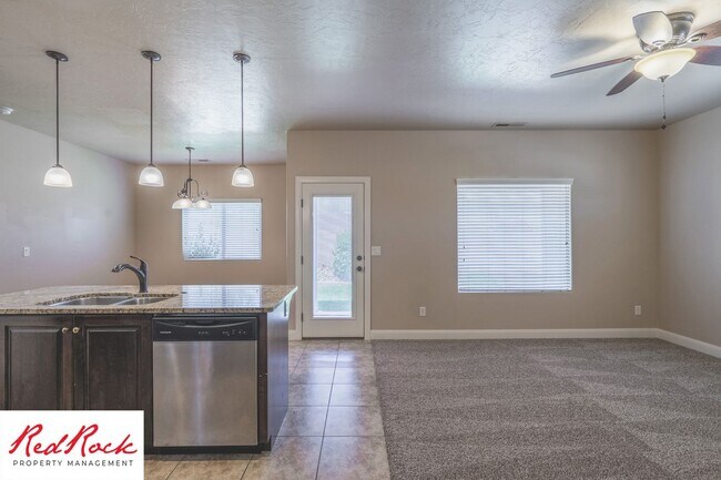 Building Photo - Dog Friendly, Pleasant 4 Bedroom, 2.5 Bathroom Townhome