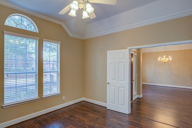 Building Photo - 6227 Clear Canyon Dr