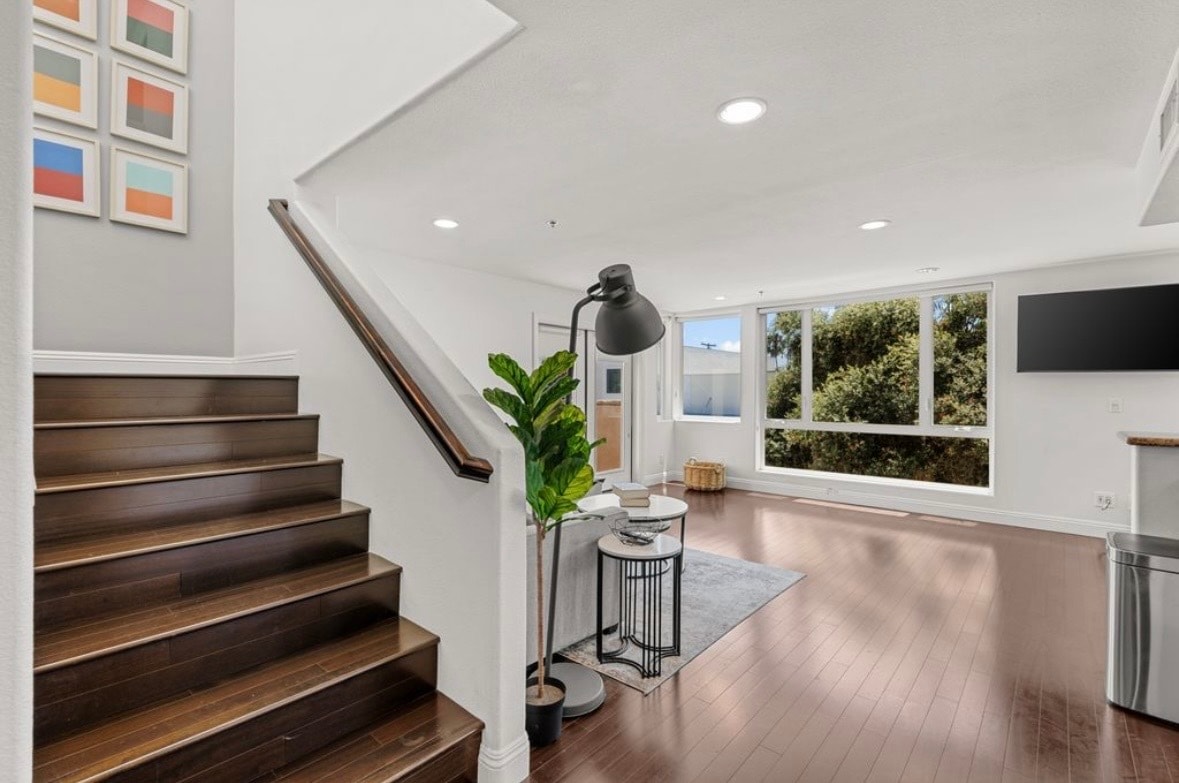 Building Photo - 924 Hornblend St