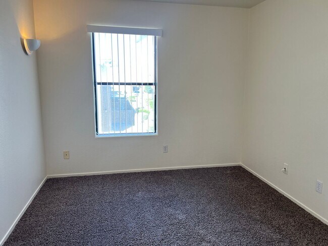 Building Photo - 5211 S Lindell Rd