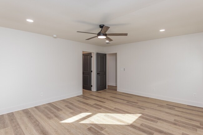 Building Photo - 2540 Hallmark Dr