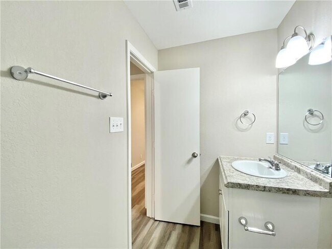 Building Photo - 2110 Blue Meadow Dr