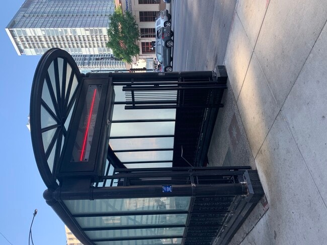 Building Photo - 1212 N La Salle Dr