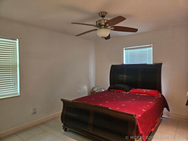 Building Photo - 286 NE Brunson Ct