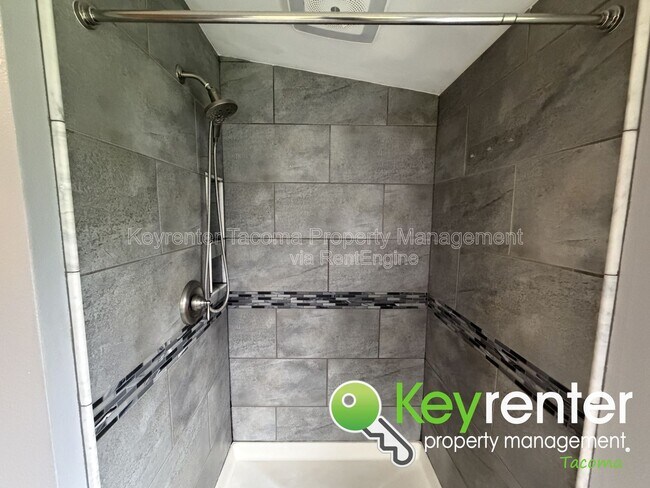 Building Photo - 121 349th St S