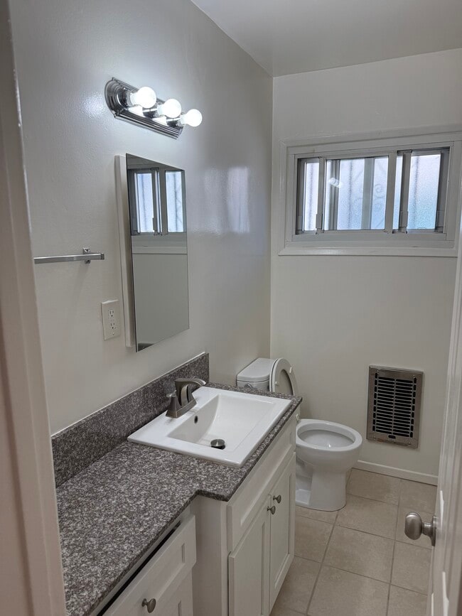 Building Photo - 622 Myrtle Ave