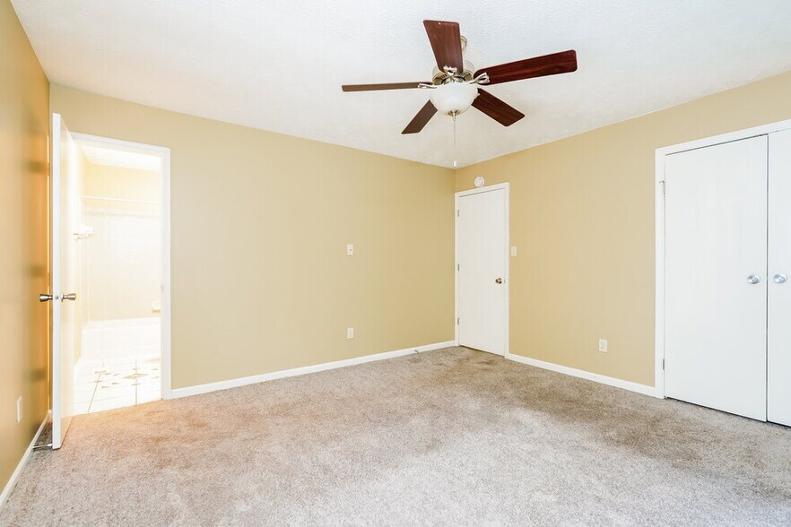 Building Photo - 5761 Pilgrim Dr