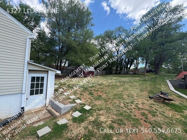 Building Photo - 4327 Lela Ave NE