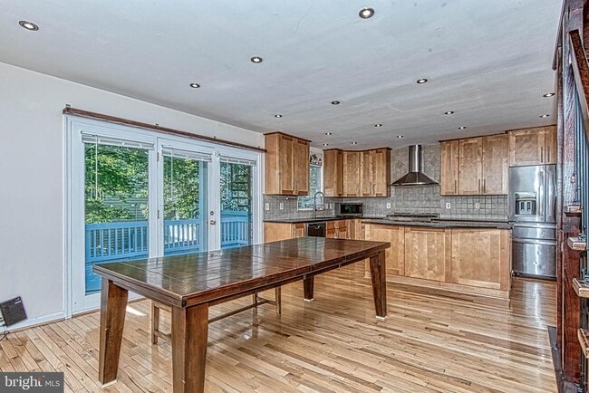 Building Photo - 9400 Van Arsdale Dr