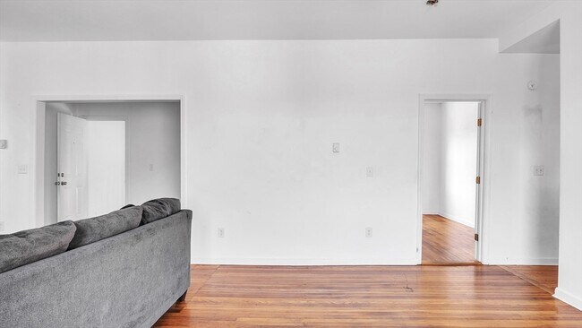 Building Photo - 1442 Main St