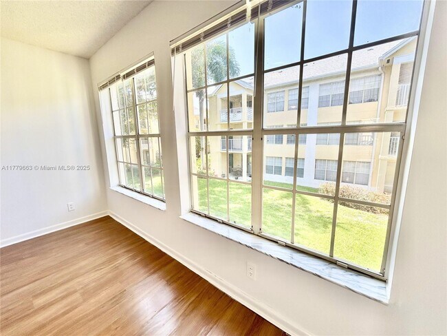 Building Photo - 6331 La Costa Dr