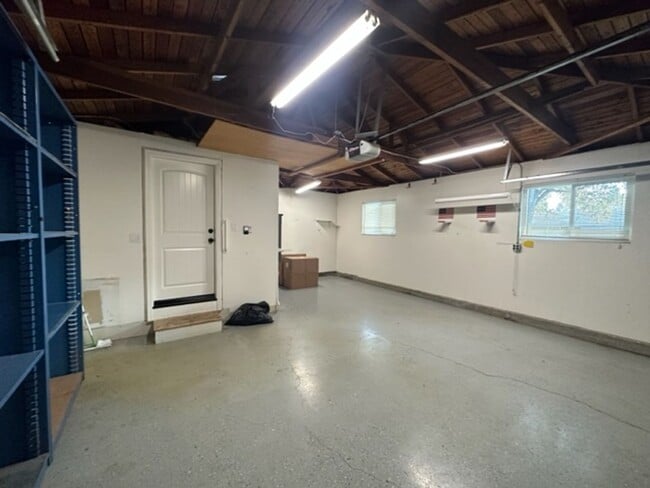 Building Photo - Home for Rent in South Woodland with Solar