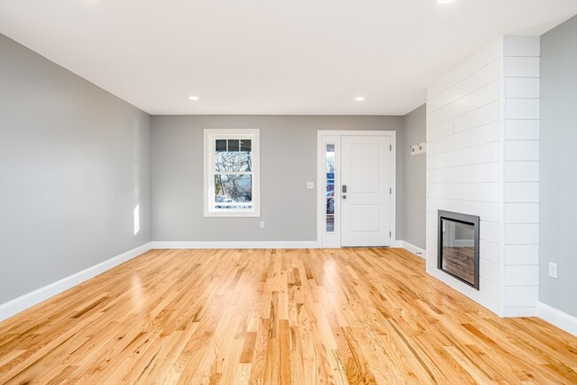 Building Photo - 27 Milton St