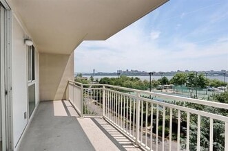 Building Photo - 1055 River Rd