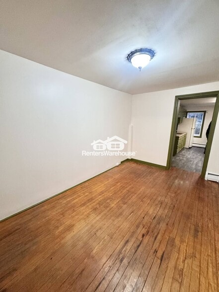 Building Photo - 116 W 4th St