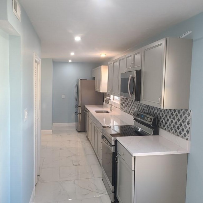 Building Photo - 14 Emerson Ave