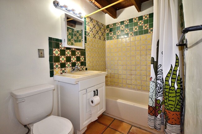 Building Photo - 142 Duran St