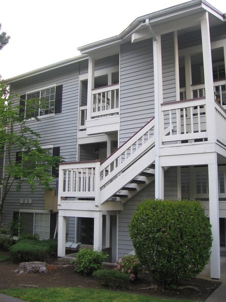 Main entrance view - 11112 NE 124th Ln