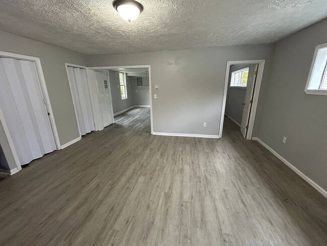 Building Photo - 3-Bedroom Single Family Home | Spacious La...