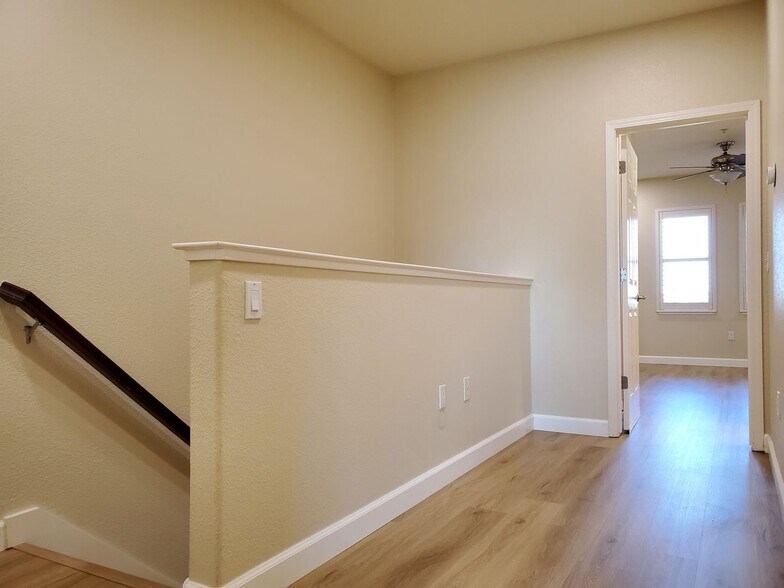Building Photo - 41 Esfahan Dr