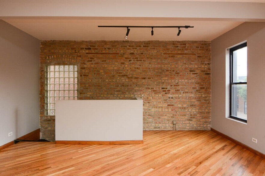 Building Photo - 1720 N Damen Ave