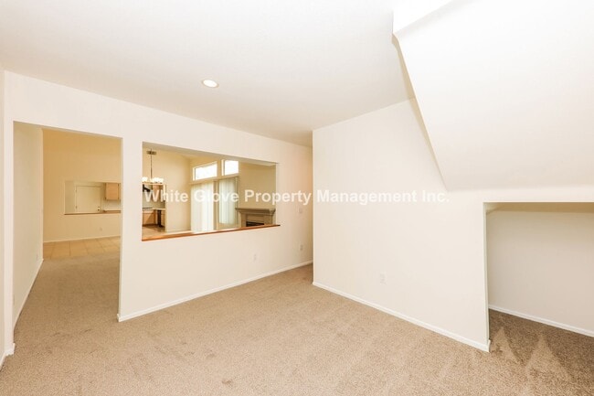 Building Photo - 3 Bedroom with Loft Irvine Home