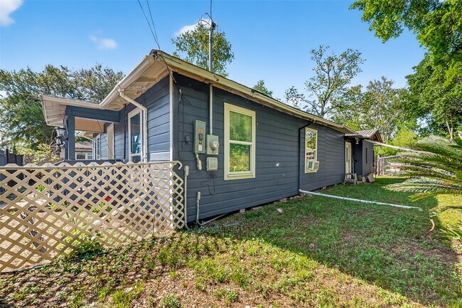 Building Photo - 968 Garapan St