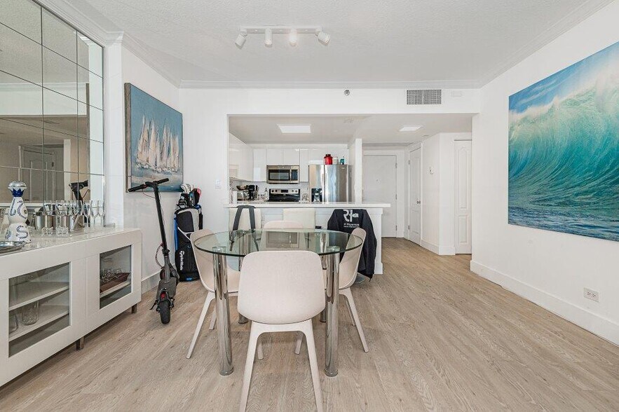 Building Photo - 2301 Collins Ave