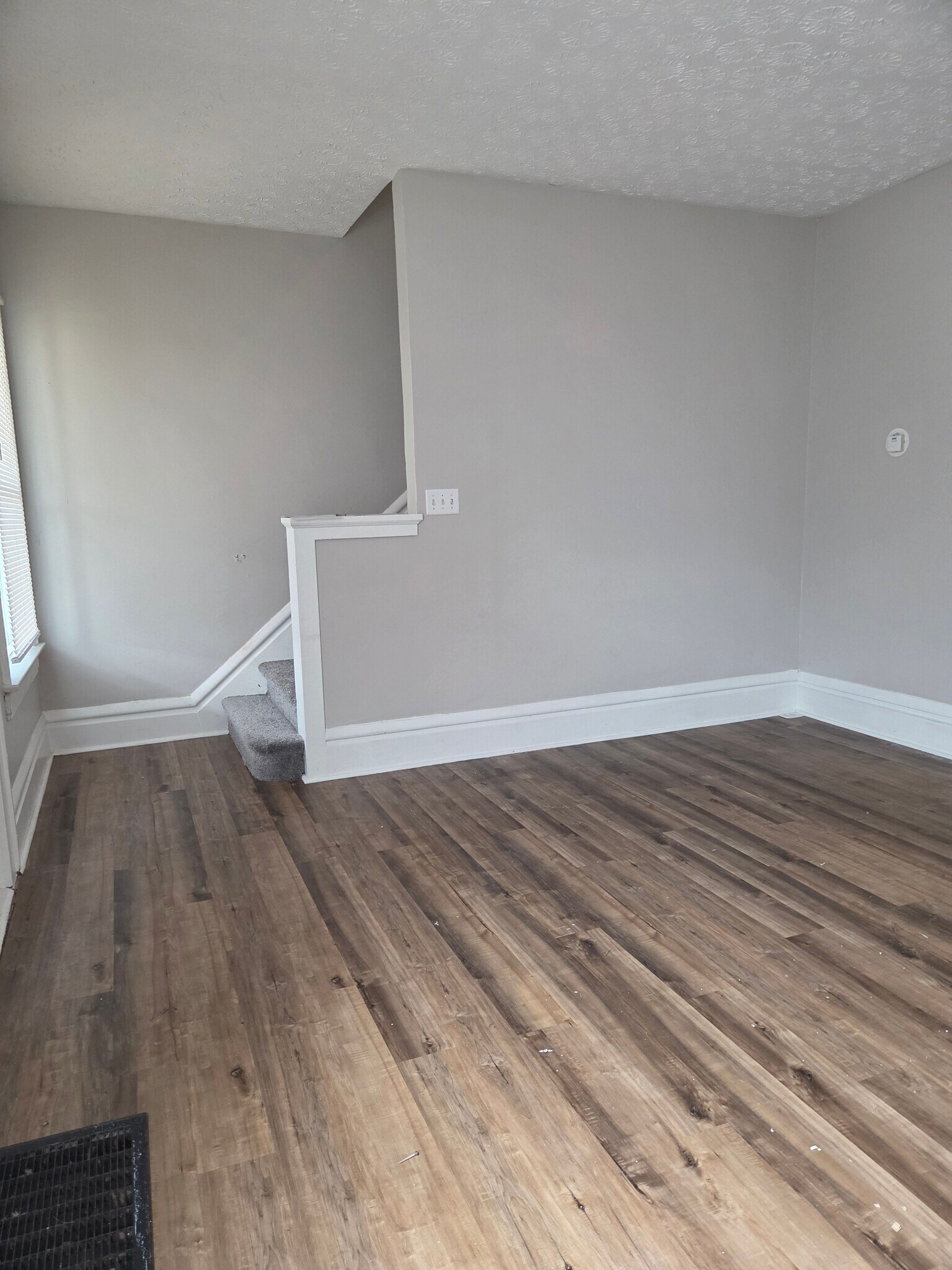 Building Photo - 800 E Whittier St