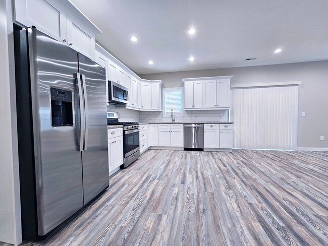 Building Photo - 3 Bed & 2 Full Bath Ranch Home in South Euclid for Rent!