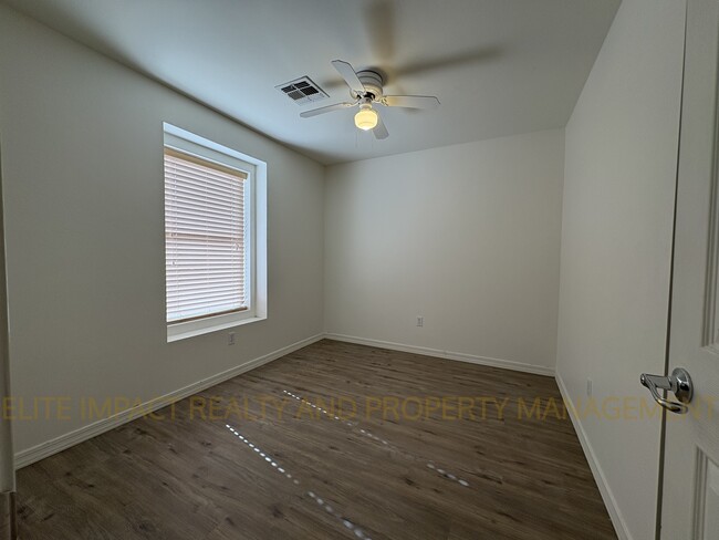 Building Photo - 1133 S Pantano Overlook Dr