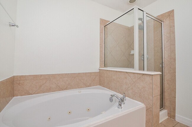 Building Photo - 14630 Windwood Park Ln