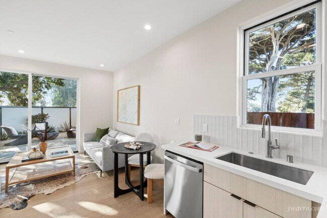 Building Photo - 255 Gellert Dr