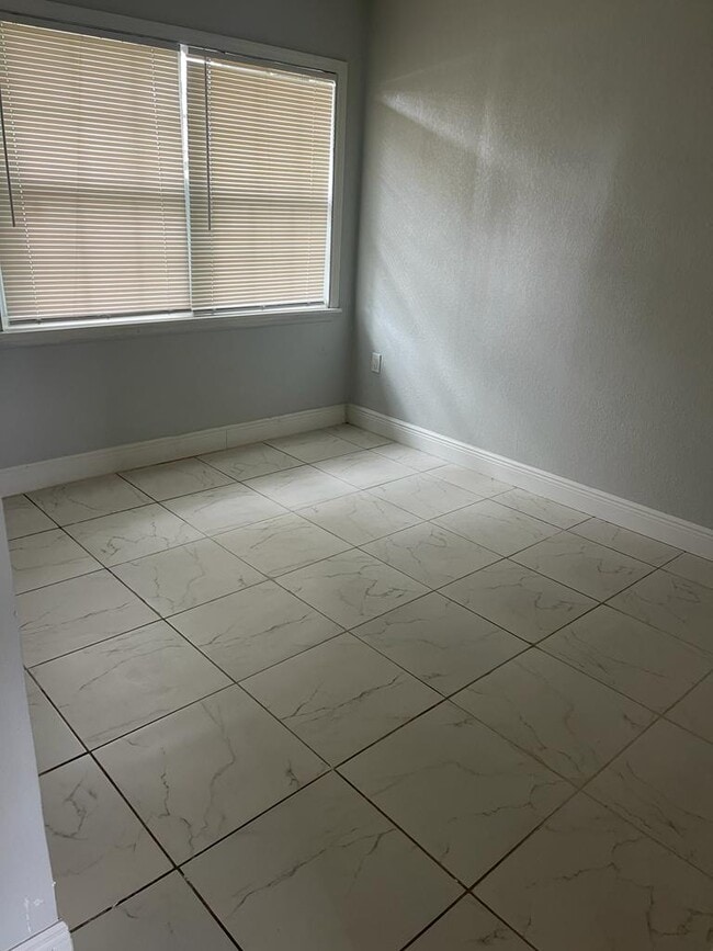 Building Photo - 2410 Avenue C NW