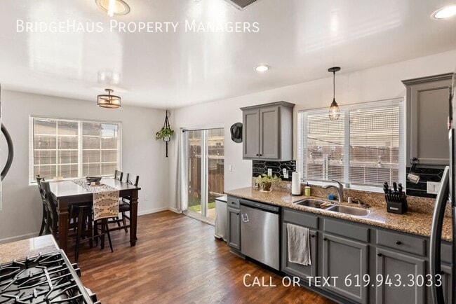 Building Photo - 832 Georgia St