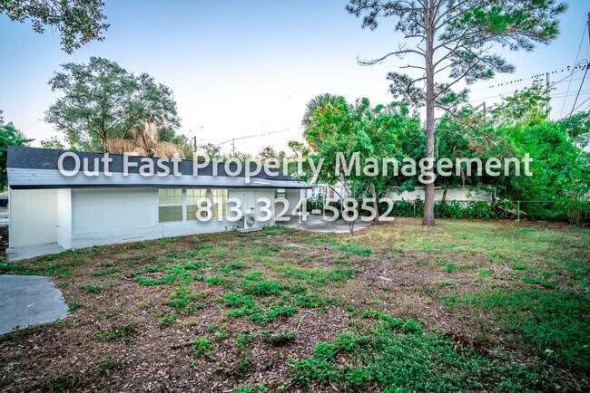 Building Photo - Bright Corner-Lot Home Near Bayshore and City Conveniences