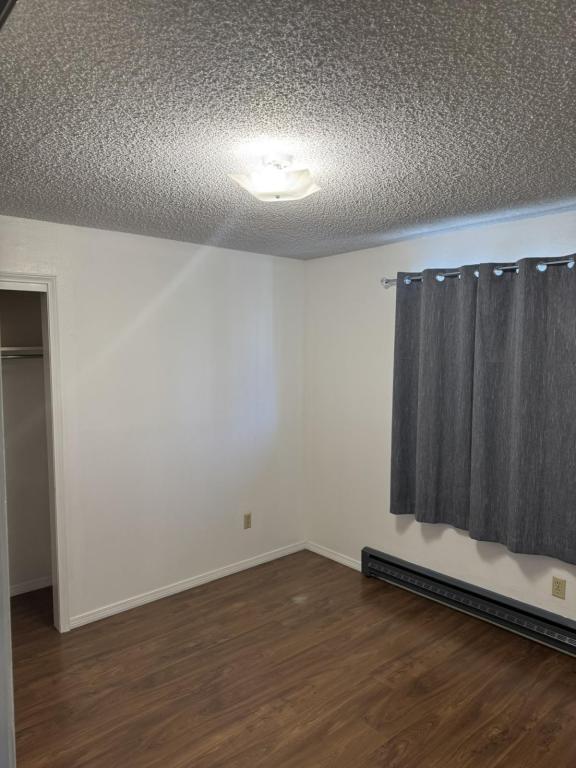 Building Photo - 490 SE Kohler Ct