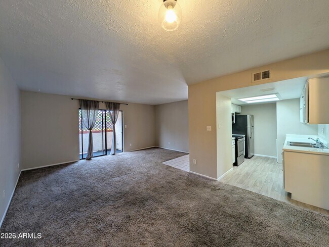 Building Photo - 4211 E Palm Ln