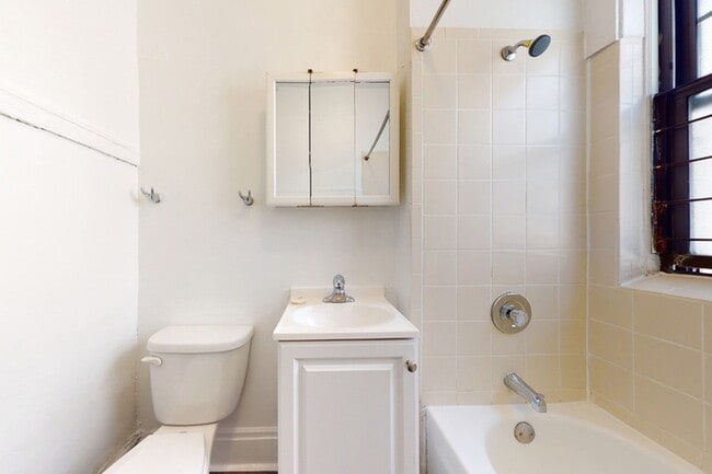 Floorplan - 5411-5421 S. Ellis Avenue