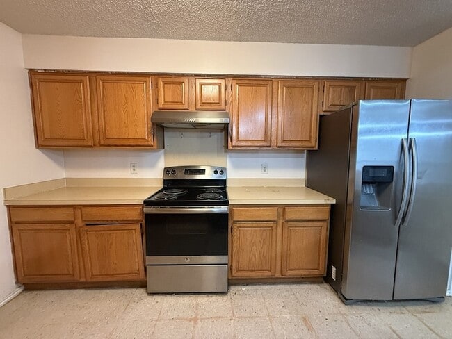 Building Photo - 816 Summit Dr